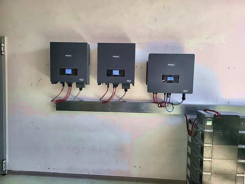 Inverter in locale tecnico